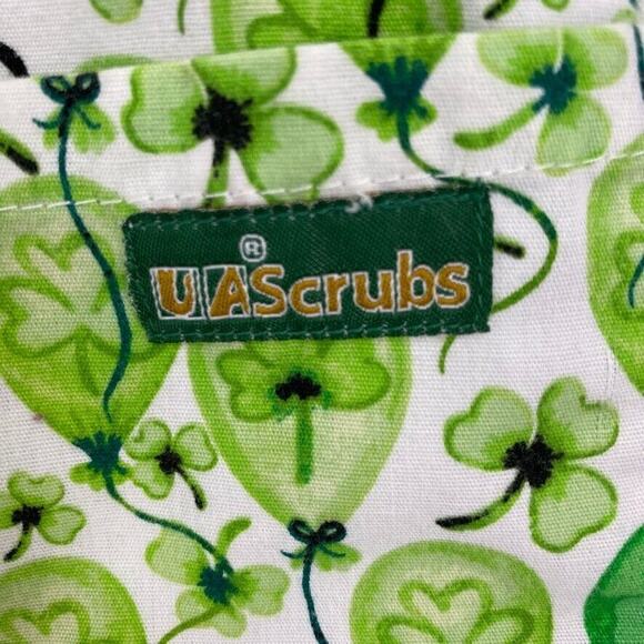 U A Scrubs Top Womens Small Green St Patricks Day Parade Short Sleeve Healthcare - Picture 9 of 13